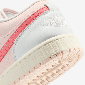 WMNSAIRJORDAN1LOWSE-184.png 133060